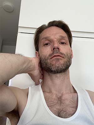 Ce gay masc qui se pavane en marcel Riedisheim 68400